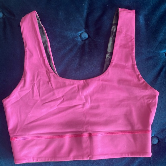 Fabletics reversible camo, hot pink light support bra - Picture 3 of 4